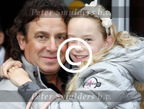 Amsterdam 7 oktober 2012
Premiere Sien en Diego de magische bron van Myra in Pathe Arena
met Jada Borsato Peter Faber en Harold Verwoert ( coole piet Diego) in de hoofdrollen. Marco leontine Luca Jada Senna Mary Borsato en Romy en Jacky Omtzigt .
Peter Smulders bv