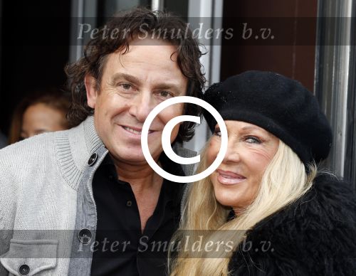 Amsterdam 7 oktober 2012
Premiere Sien en Diego de magische bron van Myra in Pathe Arena
met Jada Borsato Peter Faber en Harold Verwoert ( coole piet Diego) in de hoofdrollen. Marco leontine Luca Jada Senna Mary Borsato en Romy en Jacky Omtzigt .
Peter Smulders bv