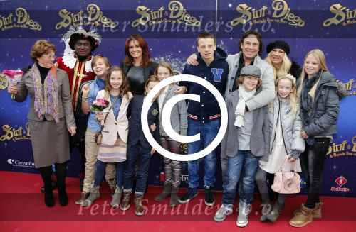 Amsterdam 7 oktober 2012
Premiere Sien en Diego de magische bron van Myra in Pathe Arena
met Jada Borsato Peter Faber en Harold Verwoert ( coole piet Diego) in de hoofdrollen. Marco leontine Luca Jada Senna Mary Borsato en Romy en Jacky Omtzigt .
Peter Smulders bv