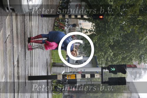 Amsterdam 24 september 2012
Marit v Bohemen met dochter in de storm.
Peter Smulders bv