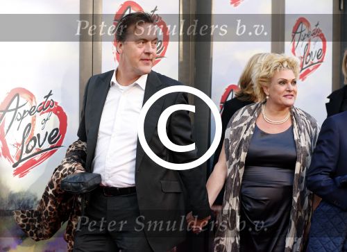 Amsterdam 7 oktober 2012
Premiere Aspects of love in het nieuwe de la mar. Marjolein Touw met nieuwe vriend
Peter Smulders bv