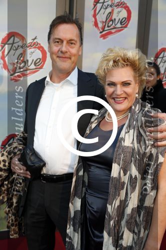 Amsterdam 7 oktober 2012
Premiere Aspects of love in het nieuwe de la mar. Marjolein Touw met nieuwe vriend
Peter Smulders bv