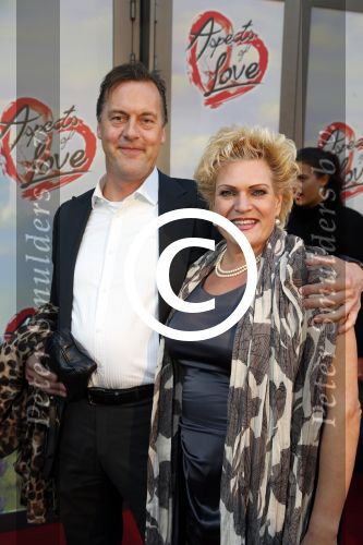 Amsterdam 7 oktober 2012
Premiere Aspects of love in het nieuwe de la mar. Marjolein Touw met nieuwe vriend
Peter Smulders bv