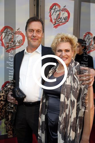 Amsterdam 7 oktober 2012
Premiere Aspects of love in het nieuwe de la mar. Marjolein Touw met nieuwe vriend
Peter Smulders bv