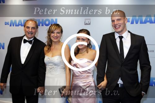 Rotterdam 15 oktober 2012
Premiere film marathon in pathe Rotterdam. martin v Waardenberg met partner en dochter met vriend
Peter Smulders bv