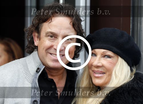 Amsterdam 7 oktober 2012
Premiere Sien en Diego de magische bron van Myra in Pathe Arena
met Jada Borsato Peter Faber en Harold Verwoert ( coole piet Diego) in de hoofdrollen. Marco leontine Luca Jada Senna Mary Borsato en Romy en Jacky Omtzigt .
Peter Smulders bv