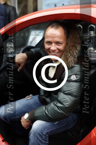 Amsterdam 1 oktober 2012
Das\'s moment bij dr Fish. De bekende mannen reden in een renault Twizy. Michael v d Plas
Peter Smulders bv