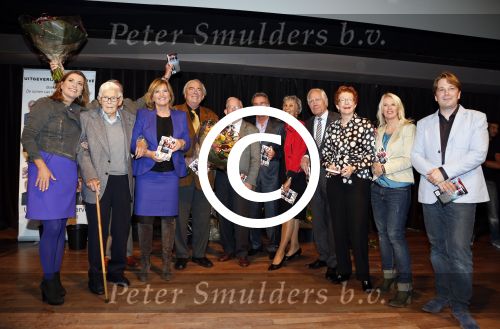 Hilversum 3 oktober 2012
Presentatie boek van nieuwslezers van de NOS bij beeld en geluid.Babs Assink stefan heijewndael sacha de boer frits thors noortje v oostveen harmen Siezen Eugenie Herlaar Eef Brouwers Pia Dijkstra Rien Huizing Joop v Zijl en Rob Trip
Peter Smulders bv