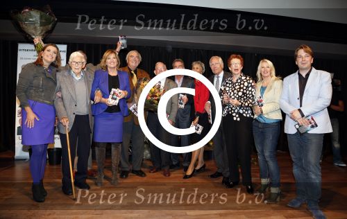 Hilversum 3 oktober 2012
Presentatie boek van nieuwslezers van de NOS bij beeld en geluid.Babs Assink stefan heijewndael sacha de boer frits thors noortje v oostveen harmen Siezen Eugenie Herlaar Eef Brouwers Pia Dijkstra Rien Huizing Joop v Zijl en Rob Trip
Peter Smulders bv