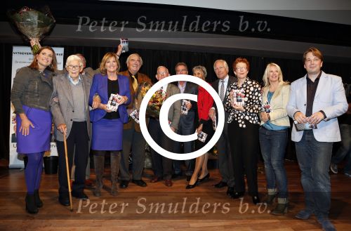 Hilversum 3 oktober 2012
Presentatie boek van nieuwslezers van de NOS bij beeld en geluid.Babs Assink stefan heijewndael sacha de boer frits thors noortje v oostveen harmen Siezen Eugenie Herlaar Eef Brouwers Pia Dijkstra Rien Huizing Joop v Zijl en Rob Trip
Peter Smulders bv