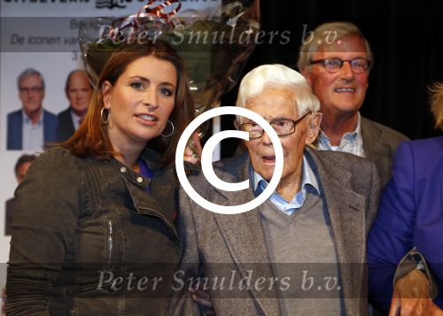 Hilversum 3 oktober 2012
Presentatie boek van nieuwslezers van de NOS bij beeld en geluid.Babs Assink stefan heijewndael sacha de boer frits thors noortje v oostveen harmen Siezen Eugenie Herlaar Eef Brouwers Pia Dijkstra Rien Huizing Joop v Zijl en Rob Trip
Peter Smulders bv