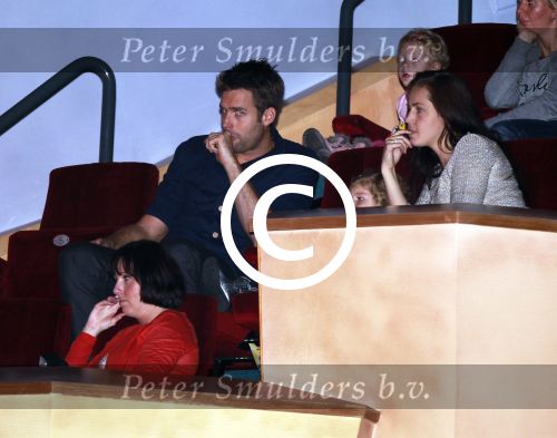 Hoorn 13 oktober 2012
Premiere Bumba in de schouwburg van Hoorn. jan en Lisa Smit met Fem en Emma en Nick Schilder met Kirsten en dochter
Peter Smulders bv