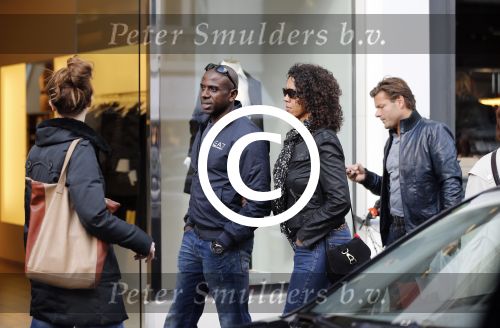 Amsterdam 7 oktober 2012
Vrouw Peter faber Suzanna met een vriend op de pc hooftstraat.
Peter Smulders bv