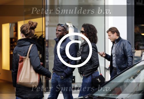 Amsterdam 7 oktober 2012
Vrouw Peter faber Suzanna met een vriend op de pc hooftstraat.
Peter Smulders bv