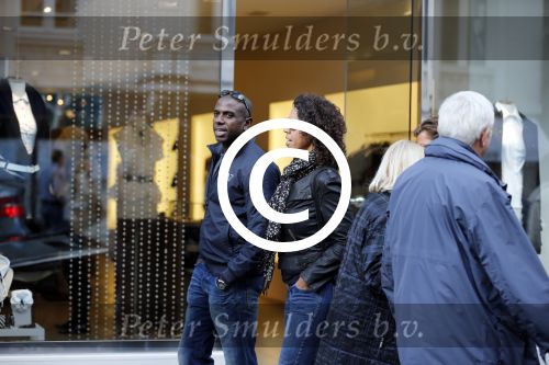 Amsterdam 7 oktober 2012
Vrouw Peter faber Suzanna met een vriend op de pc hooftstraat.
Peter Smulders bv