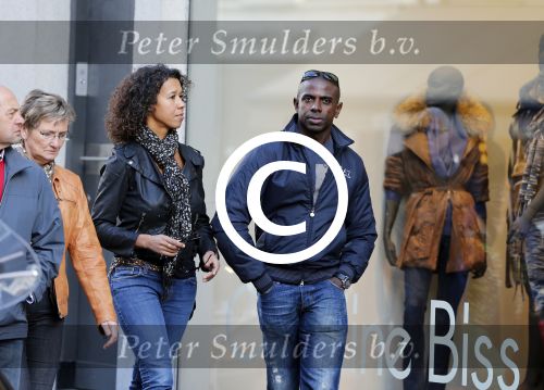Amsterdam 7 oktober 2012
Vrouw Peter faber Suzanna met een vriend op de pc hooftstraat.
Peter Smulders bv