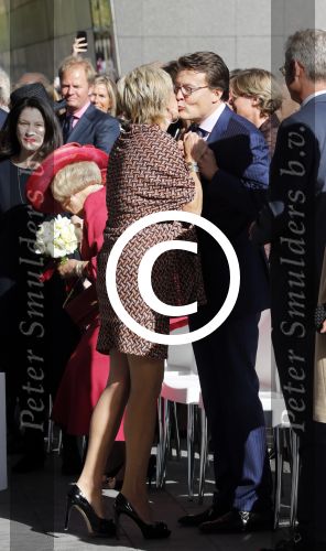 Amsterdam 22 september 2012
Koningin Beatrix opent het stedelijk museum in Amsterdam. Ook Prins Constantijn en Prinses Laurentien zijn aanwezig.
Peter Smulders bv