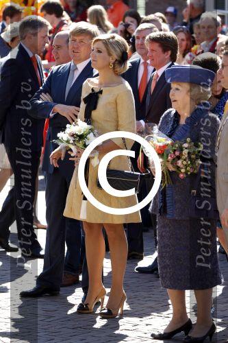 Rhenen en Veenedaal 30 april 2012
Koninginnedag met daarbij aanwezig koningin Beatrix Prins Willem Alexander Prinses Maxima Prins Constantijn Prinses Laurentien Prinses Margrite Prins Maurits Prinses Marilene Prins Bernhard Prinses Annette Prins Pieter Christiaan Prins Floris Prinses Aimee en Pieter v Vollenhoven.
Peter Smulders bv