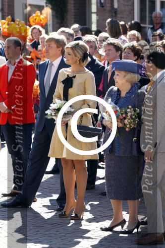 Rhenen en Veenedaal 30 april 2012
Koninginnedag met daarbij aanwezig koningin Beatrix Prins Willem Alexander Prinses Maxima Prins Constantijn Prinses Laurentien Prinses Margrite Prins Maurits Prinses Marilene Prins Bernhard Prinses Annette Prins Pieter Christiaan Prins Floris Prinses Aimee en Pieter v Vollenhoven.
Peter Smulders bv