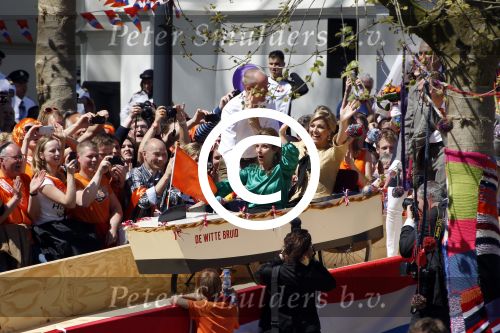 Rhenen en Veenedaal 30 april 2012
Koninginnedag met daarbij aanwezig koningin Beatrix Prins Willem Alexander Prinses Maxima Prins Constantijn Prinses Laurentien Prinses Margrite Prins Maurits Prinses Marilene Prins Bernhard Prinses Annette Prins Pieter Christiaan Prins Floris Prinses Aimee en Pieter v Vollenhoven.
Peter Smulders bv