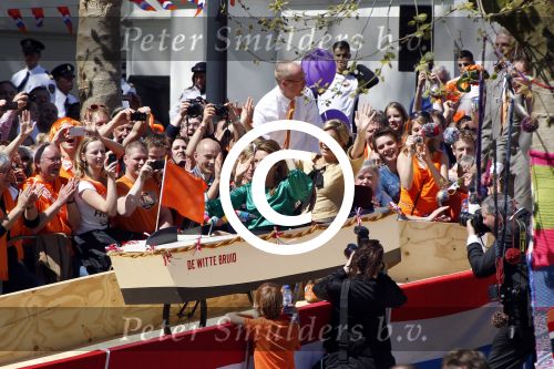 Rhenen en Veenedaal 30 april 2012
Koninginnedag met daarbij aanwezig koningin Beatrix Prins Willem Alexander Prinses Maxima Prins Constantijn Prinses Laurentien Prinses Margrite Prins Maurits Prinses Marilene Prins Bernhard Prinses Annette Prins Pieter Christiaan Prins Floris Prinses Aimee en Pieter v Vollenhoven.
Peter Smulders bv