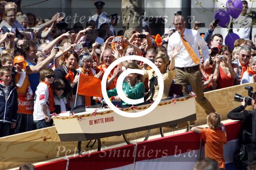 Rhenen en Veenedaal 30 april 2012
Koninginnedag met daarbij aanwezig koningin Beatrix Prins Willem Alexander Prinses Maxima Prins Constantijn Prinses Laurentien Prinses Margrite Prins Maurits Prinses Marilene Prins Bernhard Prinses Annette Prins Pieter Christiaan Prins Floris Prinses Aimee en Pieter v Vollenhoven.
Peter Smulders bv