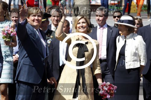 Rhenen en Veenedaal 30 april 2012
Koninginnedag met daarbij aanwezig koningin Beatrix Prins Willem Alexander Prinses Maxima Prins Constantijn Prinses Laurentien Prinses Margrite Prins Maurits Prinses Marilene Prins Bernhard Prinses Annette Prins Pieter Christiaan Prins Floris Prinses Aimee en Pieter v Vollenhoven.
Peter Smulders bv