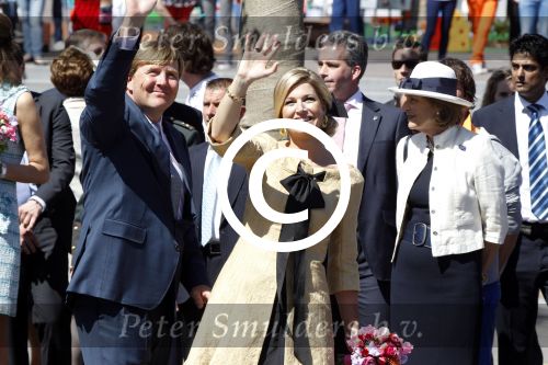 Rhenen en Veenedaal 30 april 2012
Koninginnedag met daarbij aanwezig koningin Beatrix Prins Willem Alexander Prinses Maxima Prins Constantijn Prinses Laurentien Prinses Margrite Prins Maurits Prinses Marilene Prins Bernhard Prinses Annette Prins Pieter Christiaan Prins Floris Prinses Aimee en Pieter v Vollenhoven.
Peter Smulders bv
