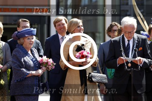 Rhenen en Veenedaal 30 april 2012
Koninginnedag met daarbij aanwezig koningin Beatrix Prins Willem Alexander Prinses Maxima Prins Constantijn Prinses Laurentien Prinses Margrite Prins Maurits Prinses Marilene Prins Bernhard Prinses Annette Prins Pieter Christiaan Prins Floris Prinses Aimee en Pieter v Vollenhoven.
Peter Smulders bv