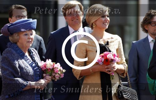 Rhenen en Veenedaal 30 april 2012
Koninginnedag met daarbij aanwezig koningin Beatrix Prins Willem Alexander Prinses Maxima Prins Constantijn Prinses Laurentien Prinses Margrite Prins Maurits Prinses Marilene Prins Bernhard Prinses Annette Prins Pieter Christiaan Prins Floris Prinses Aimee en Pieter v Vollenhoven.
Peter Smulders bv