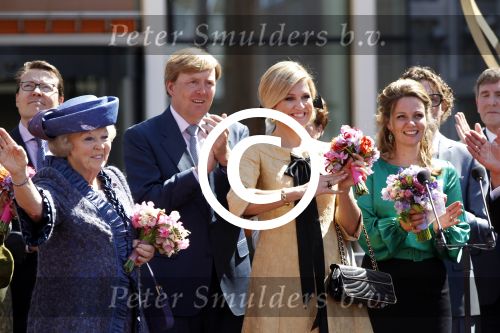 Rhenen en Veenedaal 30 april 2012
Koninginnedag met daarbij aanwezig koningin Beatrix Prins Willem Alexander Prinses Maxima Prins Constantijn Prinses Laurentien Prinses Margrite Prins Maurits Prinses Marilene Prins Bernhard Prinses Annette Prins Pieter Christiaan Prins Floris Prinses Aimee en Pieter v Vollenhoven.
Peter Smulders bv