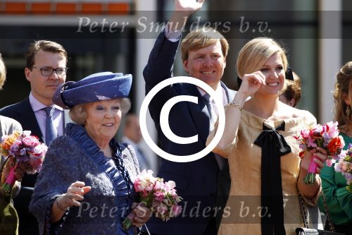 Rhenen en Veenedaal 30 april 2012
Koninginnedag met daarbij aanwezig koningin Beatrix Prins Willem Alexander Prinses Maxima Prins Constantijn Prinses Laurentien Prinses Margrite Prins Maurits Prinses Marilene Prins Bernhard Prinses Annette Prins Pieter Christiaan Prins Floris Prinses Aimee en Pieter v Vollenhoven.
Peter Smulders bv