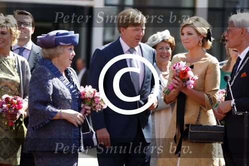 Rhenen en Veenedaal 30 april 2012
Koninginnedag met daarbij aanwezig koningin Beatrix Prins Willem Alexander Prinses Maxima Prins Constantijn Prinses Laurentien Prinses Margrite Prins Maurits Prinses Marilene Prins Bernhard Prinses Annette Prins Pieter Christiaan Prins Floris Prinses Aimee en Pieter v Vollenhoven.
Peter Smulders bv