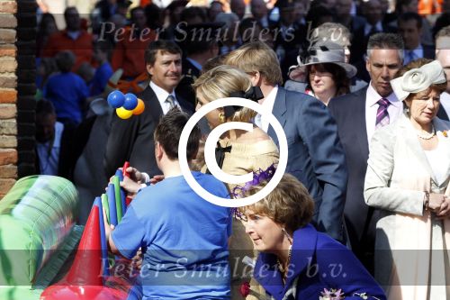 Rhenen en Veenedaal 30 april 2012
Koninginnedag met daarbij aanwezig koningin Beatrix Prins Willem Alexander Prinses Maxima Prins Constantijn Prinses Laurentien Prinses Margrite Prins Maurits Prinses Marilene Prins Bernhard Prinses Annette Prins Pieter Christiaan Prins Floris Prinses Aimee en Pieter v Vollenhoven.
Peter Smulders bv