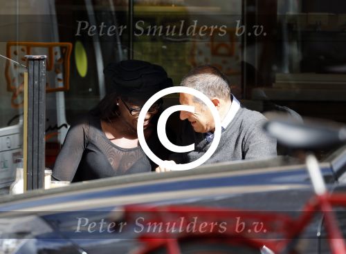 Amsterdam 28 september 2012
Ronald Kahn met een vriendin op terras.
Peter Smulders bv