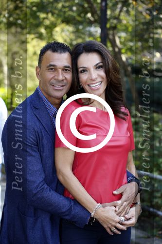 New York 18 oktober 2012
Ruud Gullit met zijn nieuwe vriendin Maggie Jimenez in Central Park.
Peter Smulders bv