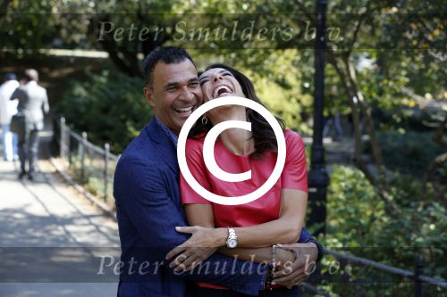 New York 18 oktober 2012
Ruud Gullit met zijn nieuwe vriendin Maggie Jimenez in Central Park.
Peter Smulders bv