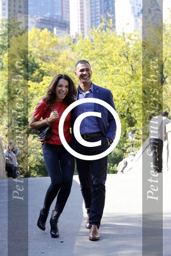 New York 18 oktober 2012
Ruud Gullit met zijn nieuwe vriendin Maggie Jimenez in Central Park.
Peter Smulders bv