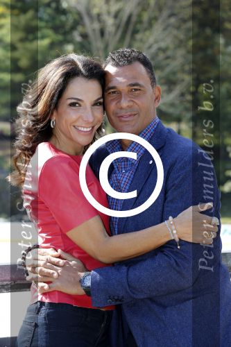 New York 18 oktober 2012
Ruud Gullit met zijn nieuwe vriendin Maggie Jimenez in Central Park.
Peter Smulders bv