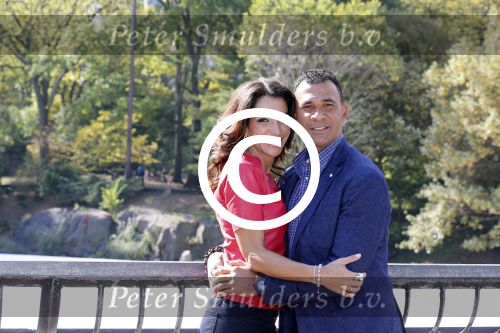 New York 18 oktober 2012
Ruud Gullit met zijn nieuwe vriendin Maggie Jimenez in Central Park.
Peter Smulders bv