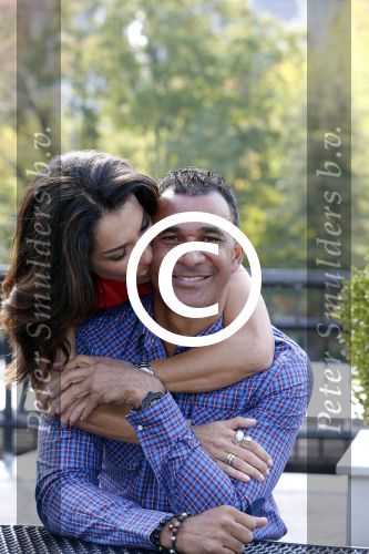 New York 18 oktober 2012
Ruud Gullit met zijn nieuwe vriendin Maggie Jimenez in Central Park.
Peter Smulders bv