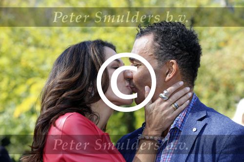 New York 18 oktober 2012
Ruud Gullit met zijn nieuwe vriendin Maggie Jimenez in Central Park.
Peter Smulders bv