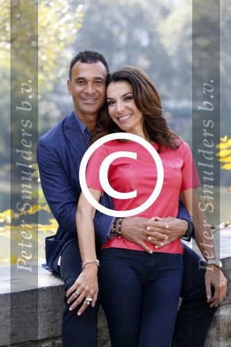 New York 18 oktober 2012
Ruud Gullit met zijn nieuwe vriendin Maggie Jimenez in Central Park.
Peter Smulders bv
