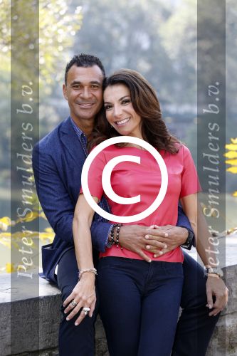 New York 18 oktober 2012
Ruud Gullit met zijn nieuwe vriendin Maggie Jimenez in Central Park.
Peter Smulders bv