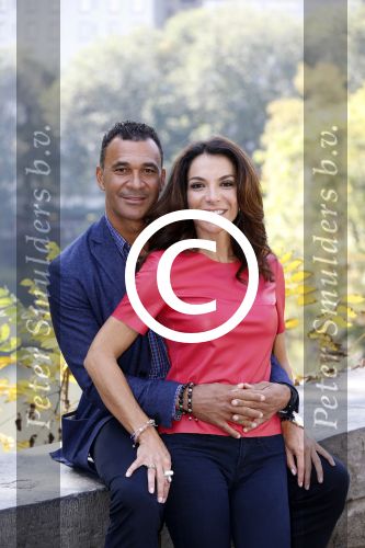 New York 18 oktober 2012
Ruud Gullit met zijn nieuwe vriendin Maggie Jimenez in Central Park.
Peter Smulders bv