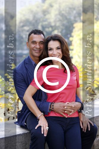 New York 18 oktober 2012
Ruud Gullit met zijn nieuwe vriendin Maggie Jimenez in Central Park.
Peter Smulders bv