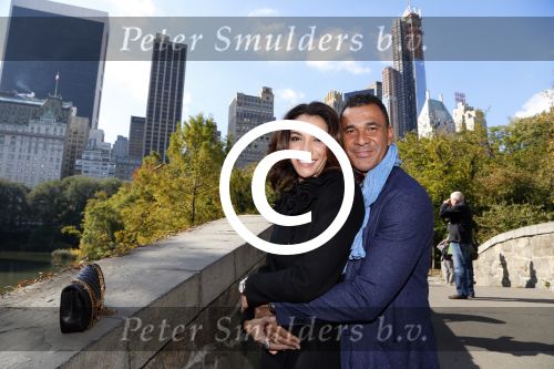 New York 18 oktober 2012
Ruud Gullit met zijn nieuwe vriendin Maggie Jimenez in Central Park.
Peter Smulders bv