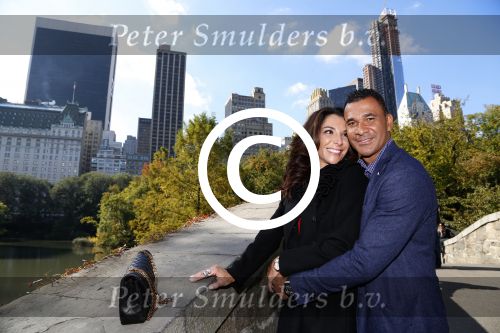 New York 18 oktober 2012
Ruud Gullit met zijn nieuwe vriendin Maggie Jimenez in Central Park.
Peter Smulders bv