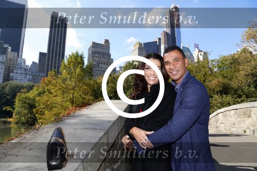 New York 18 oktober 2012
Ruud Gullit met zijn nieuwe vriendin Maggie Jimenez in Central Park.
Peter Smulders bv