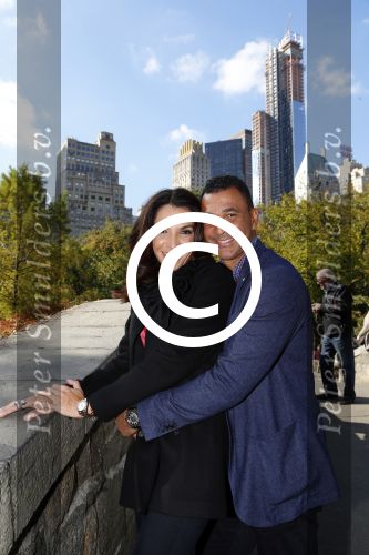 New York 18 oktober 2012
Ruud Gullit met zijn nieuwe vriendin Maggie Jimenez in Central Park.
Peter Smulders bv